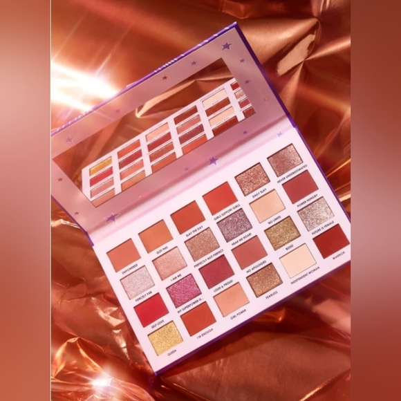 I AM WOMAN v.2 - Eyeshadow Palette - Picture 3 of 4